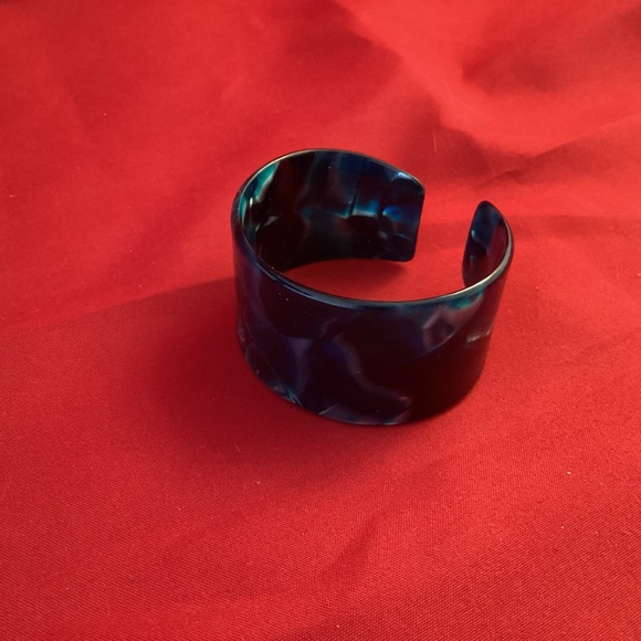 Vintage blue plastic (lucite?) cuff bracelet made in France - Picture 3 of 6